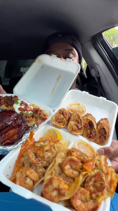 Follow for more ASMR videos🌮🍟 Credits: @shawneatz #mukbang #asmr #fastfood #asmreating
