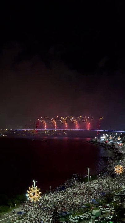 O espetáculo de luzes no Réveillon 2025 de Florianópolis