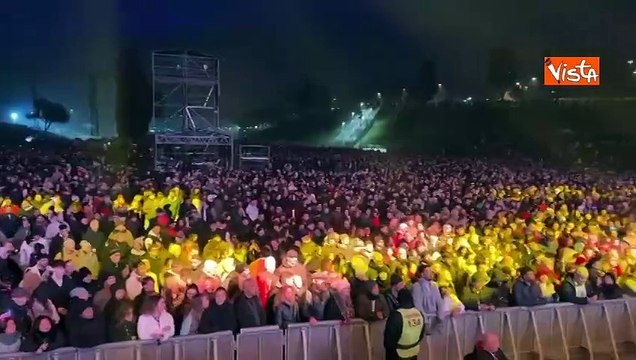 Pi? di 70mila persone al concerto a Circo Massimo per festeggiare l?arrivo del 2025