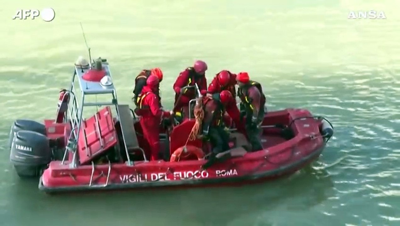 Capodanno a Roma, il tradizionale tuffo nel Tevere