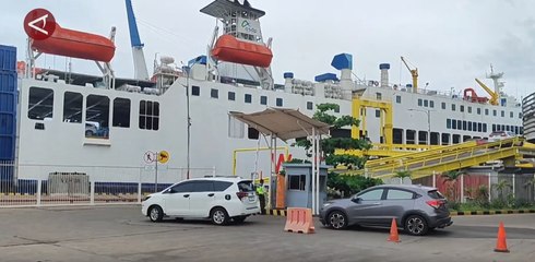 Hari pertama 2025, Dermaga Eksekutif Pelabuhan Merak padat kendaraan