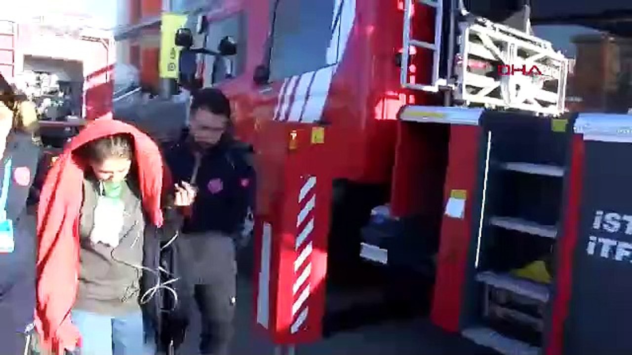 İstanbul'da mobilya mağazası alevlere teslim oldu