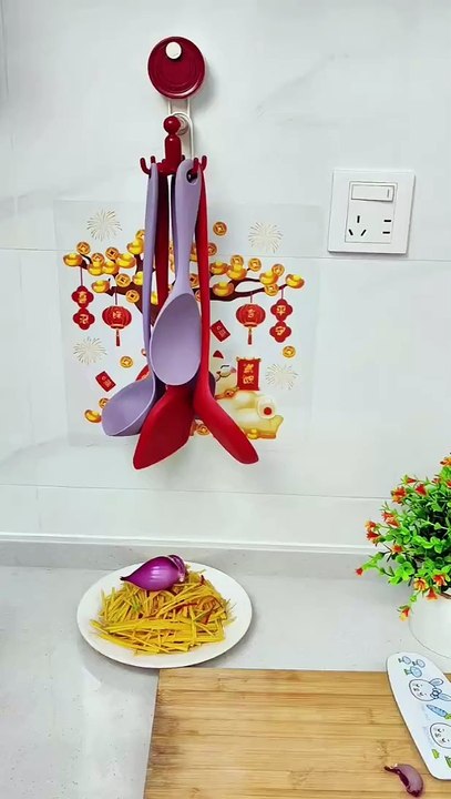 Wall mounted rotating hooks