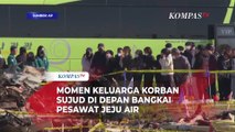Momen Keluarga Korban Sujud di Depan Bangkai Pesawat Jeju Air