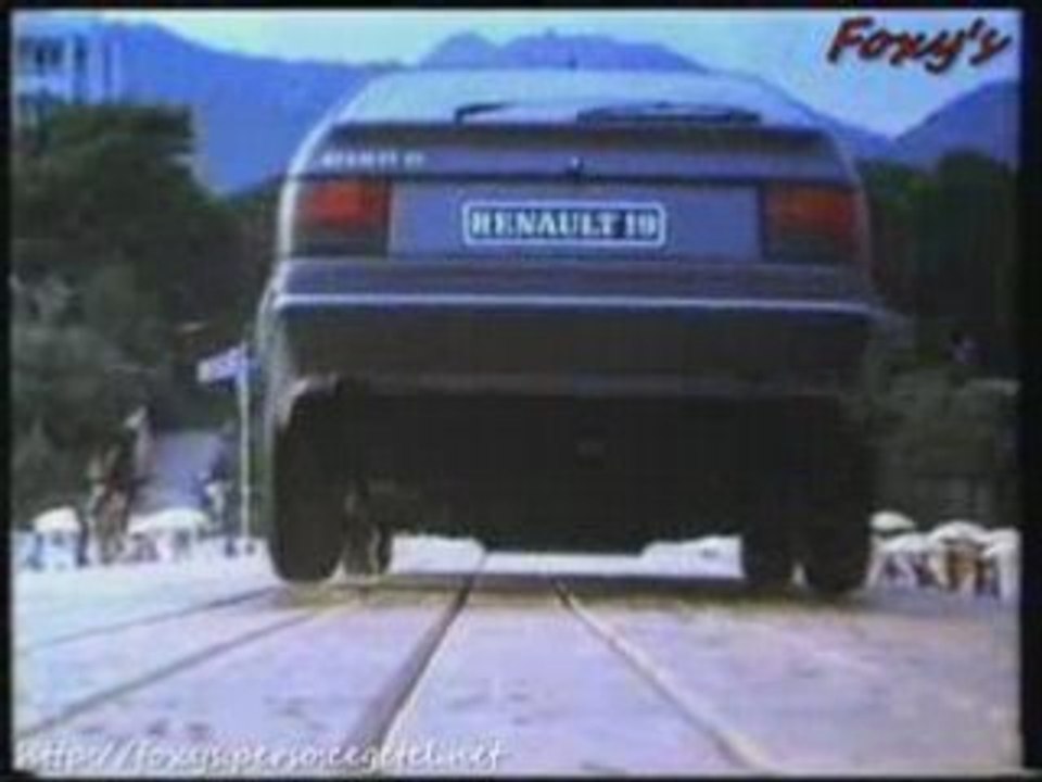 Pub Renault 19 avec Christophe Lambert (en Espagnol)
