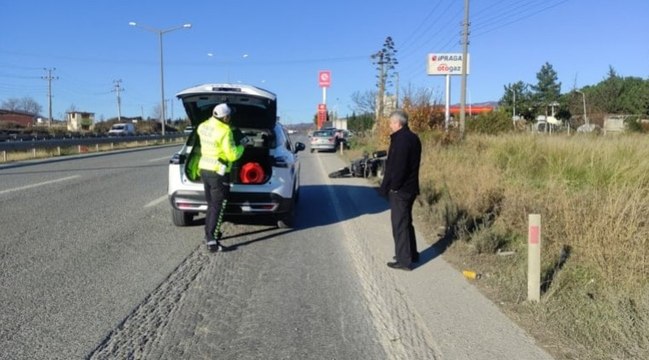 Otomobille çarpışan motosiklet sürücüsü öldü