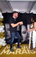 Já pode pedir música? Cantora é pedida em casamento pela terceira vez e questiona: “não vai ajoelhar?”