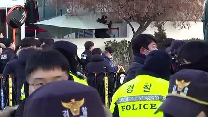 Agentes que tentam prender presidente sul-coreano são confrontados por 'serviço de segurança'