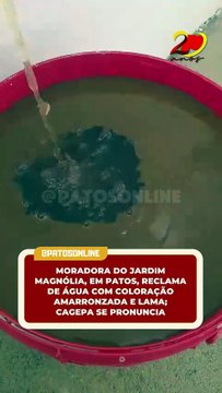 Moradora do Jardim Magnólia, em Patos, reclama de água com coloração amarronzada e lama; Cagepa se pronuncia
