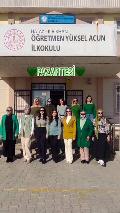 Uyumlu giyinme akımına katılan öğretmenler. Erkek ve kadın öğretmen farkı 😅