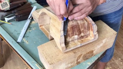 "Crafting a Wooden Toyota Prado Land Cruiser 2020: Master Carpenter’s Artistry"