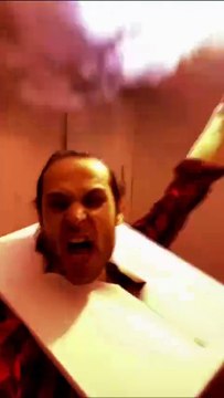 Senede bir kez meşhur olan Yılbaşını Hunharca Kutlayan adam 2025’e giriyor 😂