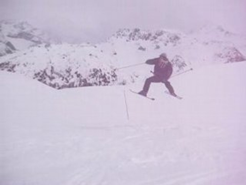 Chute en ski sur un 360°