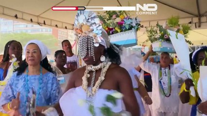 NO COMMENT: Los afrobrasileños rinden homenaje a su diosa del mar para celebrar el Año Nuevo