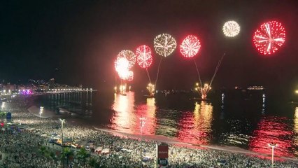 ساحل زیبای «ریو دو ژانیرو» برزیل؛ «۲ میلیون نفر» محو تماشای آتش‌بازی سال نوی میلادی ۲۰۲۵