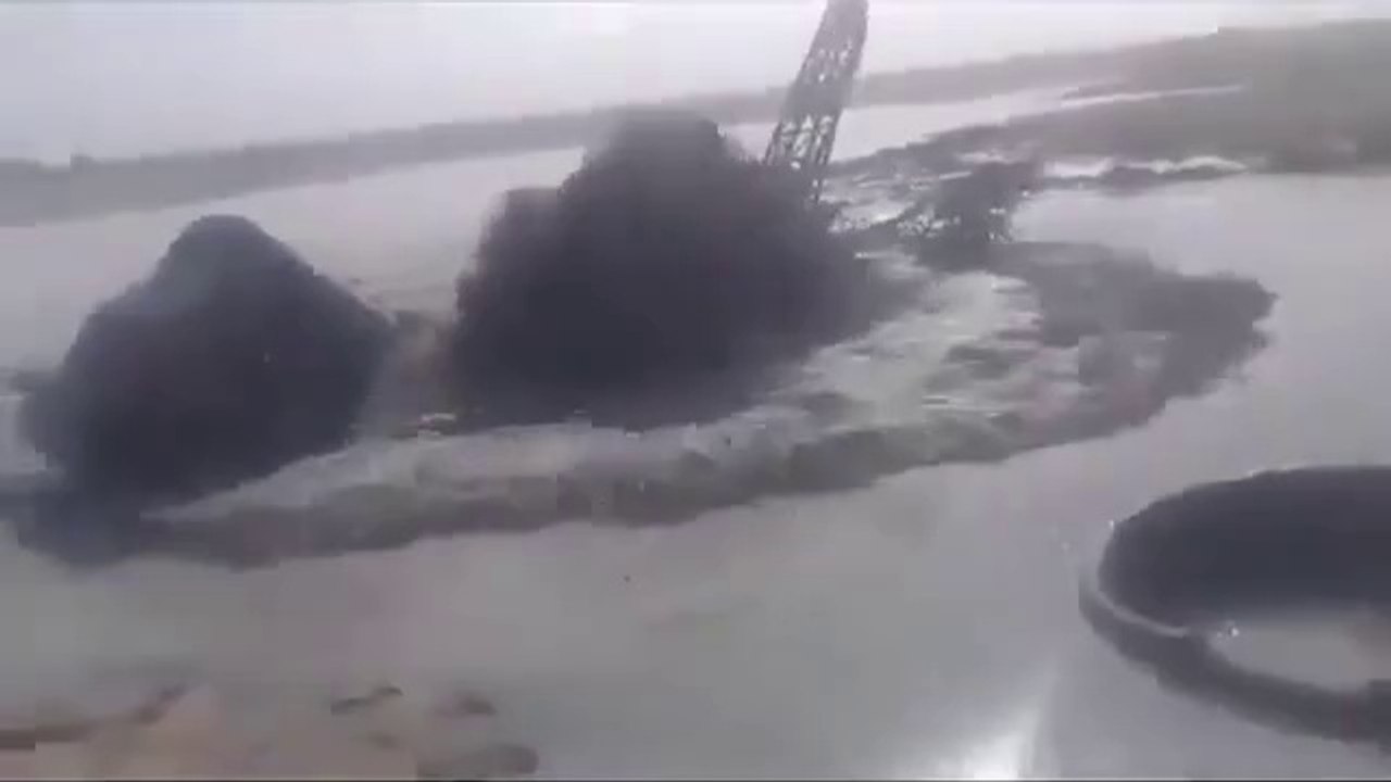 Yesterday In Rajasthan's Mohangarh town, Jaisalmer district, a water stream emerged from the ground during borewell digging on the farm of VHP worker Shri Vikram Singh... Notably, the Jaisalmer desert is said to align with the ancient flow path of the ext