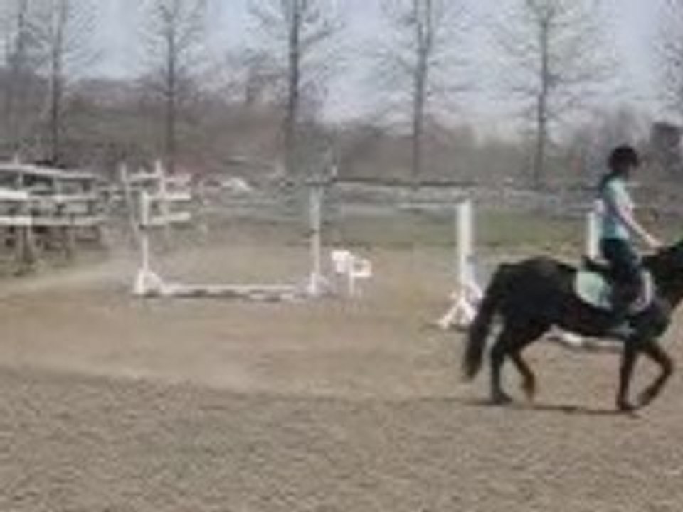 Cynthia avec Dédé. Cour d'équitation