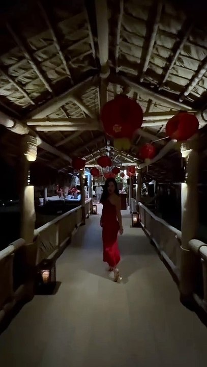 Prince Royce y Romeo Santos reciben el 2025 junto a sus parejas