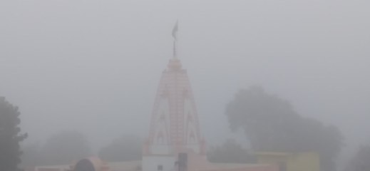 कोहरे की चादर में लिपटा ग्रामीण अंचल