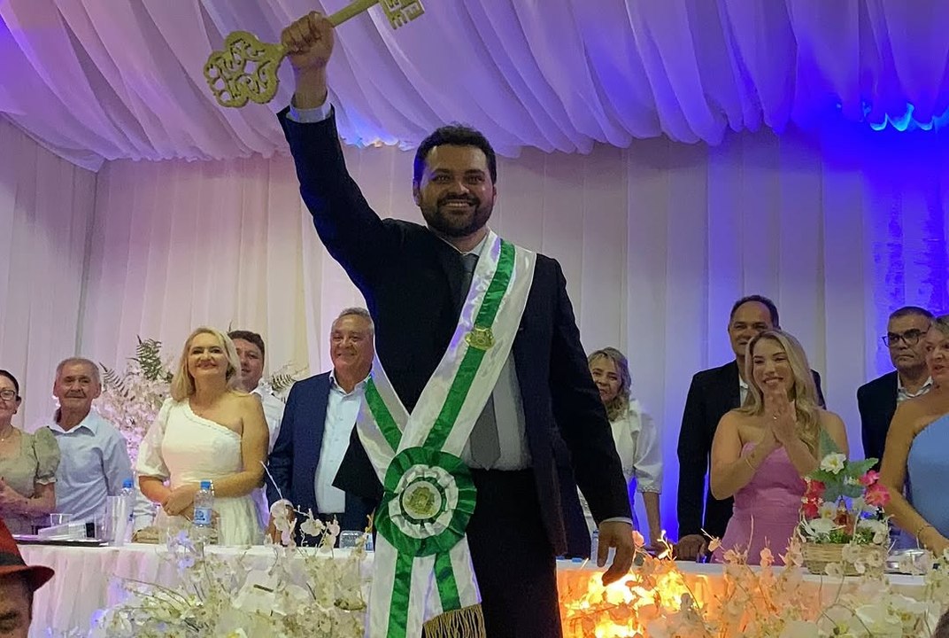 Prefeito e vice são empossados e prometem mudança em Cachoeira dos Índios: “Faremos excelente gestão”