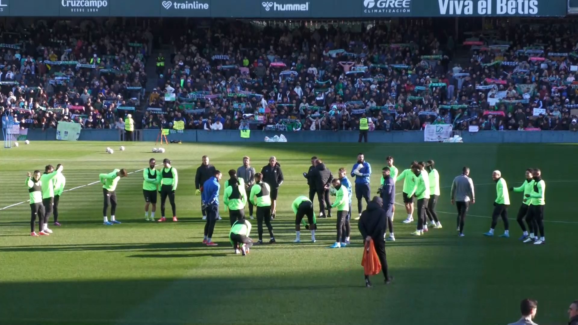 Cerca de 12.000 bticos presentes en el entrenamiento a puerta abierta