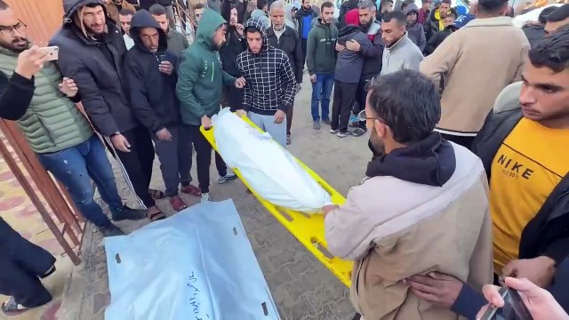 Al menos 11 muertos en un ataque israelí contra la Policía en una zona humanitaria de Gaza