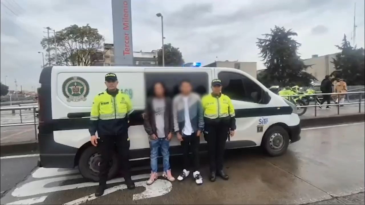 VIDEO: capturaron a dos presuntos ladrones que intentaron sobornar a policías en Transmilenio