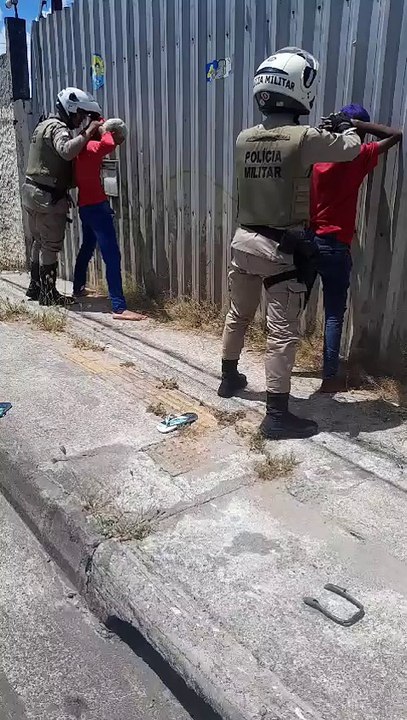 Homens tentam roubar motociclista em Salvador