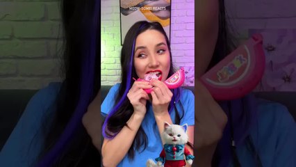 Chewing Gum in Lipstick?? 🙀💄 #funny #reverse