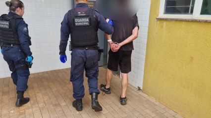 Acusado de atear fogo em residência é levado à delegacia