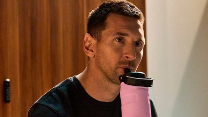 Lionel Messi se vuelve viral al callar a los presentes para grabar un video de felicitación