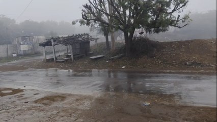 पिनान कस्बे में सुबह के वक्त हल्की बारिश हुई