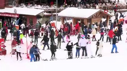 Uludağ'da pistler tıklım tıklım! Gülümseten anlar kamerada