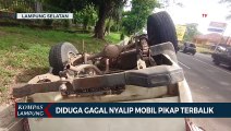 Diduga Gagal Nyalip Mobil Pikap Terbalik