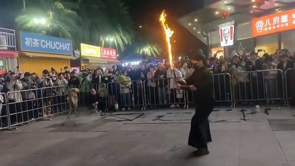Spectacle de rue avec une épée de feu #FAIL