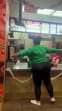 Une bagarre éclate entre les employés d'un fast-food et une cliente après un oubli de frites