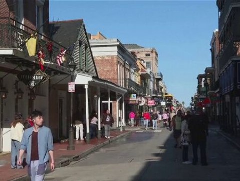 Bourbon Street trata de volver a la normalidad en medio de un clima de tristeza tras el atropello masivo