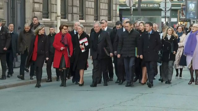 Premier conseil des ministres pour le gouvernement de François Bayrou