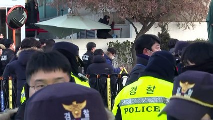 Agentes que tentam prender presidente sul-coreano são confrontados por 'serviço de segurança'