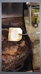 مطعم يستخدم نفس زيت القلي منذ أكثر من 100 عام!