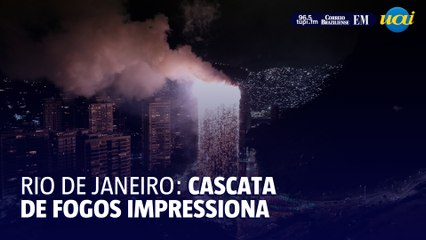 Cascata de fogos 'veste de luzes" o Hotel Nacional  no Réveillon