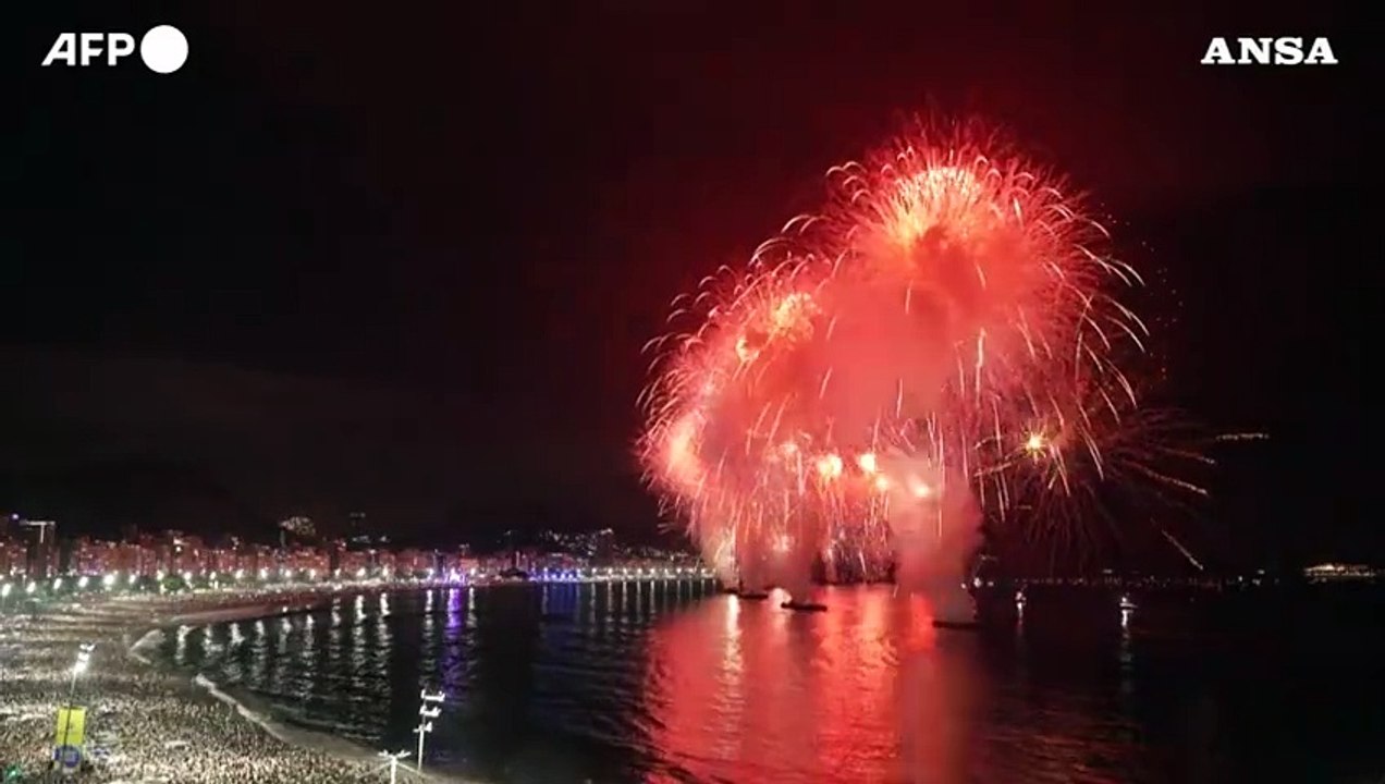 Capodanno a Rio de Janeiro, i festeggiamenti a Copacabana
