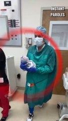 Ce bébé s’apaise immédiatement au contact de sa maman