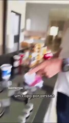 Jair Bolsonaro ensina a fazer café coado e dispara: “Tomou, apaixonou”