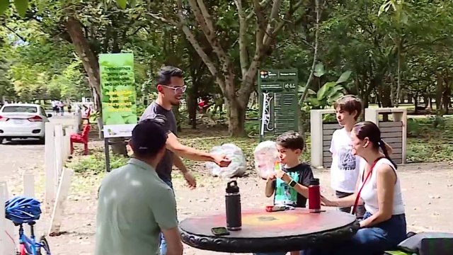 c7-costarricenses-viven-en-paz-a-pesar-de-dificultades-030125