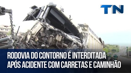 Rodovia do Contorno é interditada após acidente com carretas e caminhão