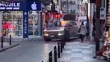 Tesla'nın Cybertruck'a Trabzon sokaklarında yoğun ilgi