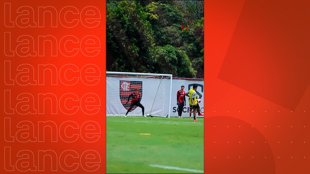 Time alternativo do Flamengo treina no Ninho do Urubu