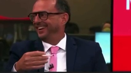 Apresentadores da GloboNews caem na risada ao noticiar caso sobre vaso sanitário de ex-vereadora