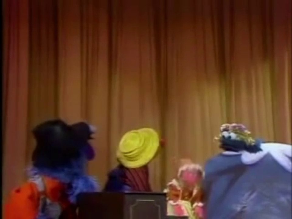 Sesame Street - "She'll Be Comin' Round the Mountain" pageant (Cute Cut Movie Version)